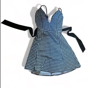 Ribbed Star pattern dress tie in back